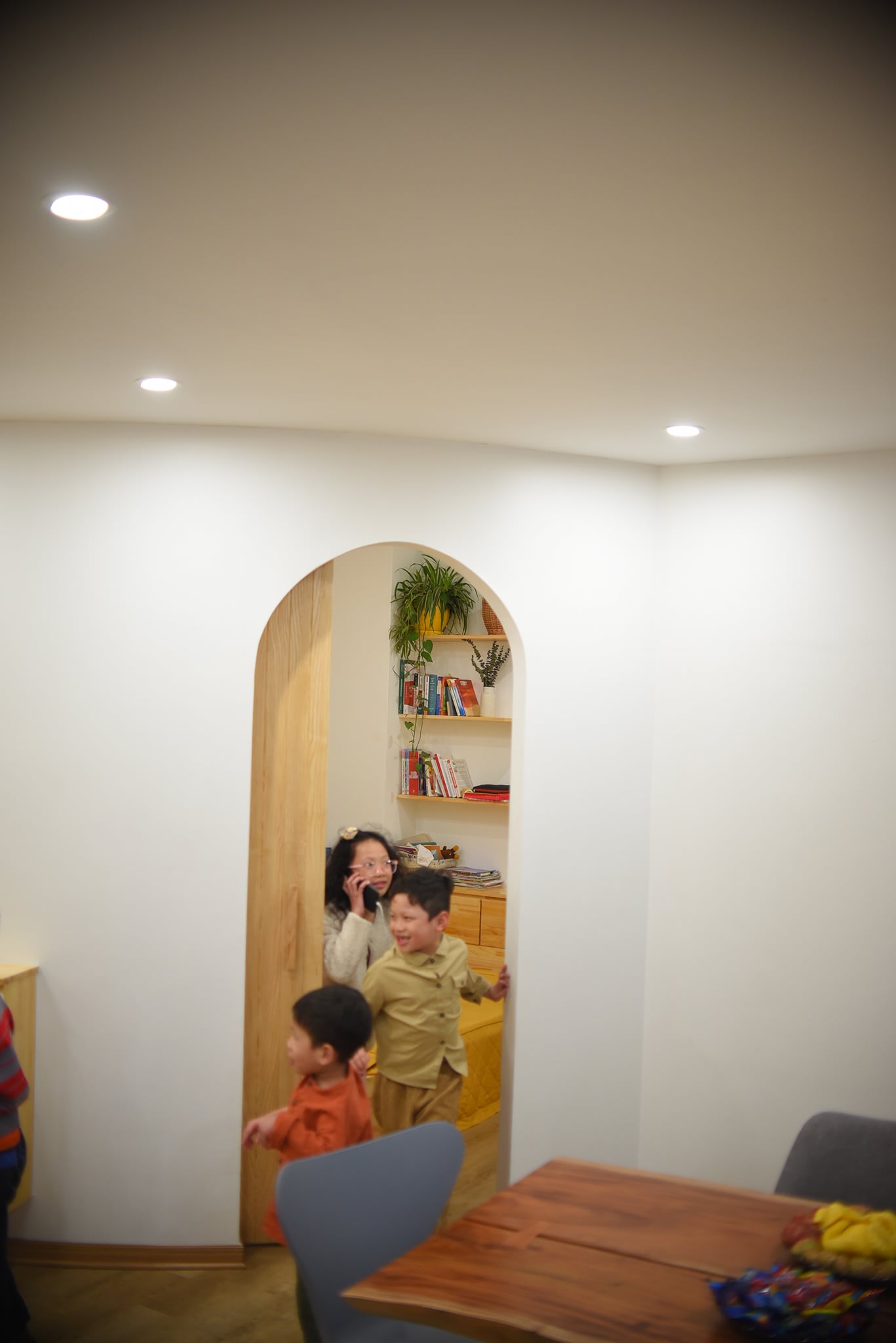 Ba đứa trẻ nhà chị Linh cũng rất yêu thích không gian mới của gia đình.