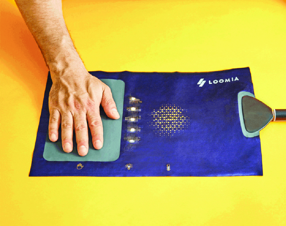 Loại vải của công ty LOOMIA có khả năng sưởi ấm, chiếu sáng, cảm biến và… theo dõi dữ liệu