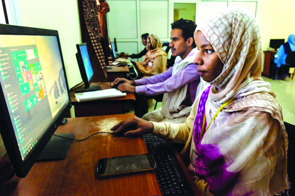 Phụ nữ và trẻ em gái vẫn đang đối mặt với nhiều khó khăn trong việc thu hẹp khoảng cách kỹ thuật số về giới - ẢNH: UNDP MAURITANIA