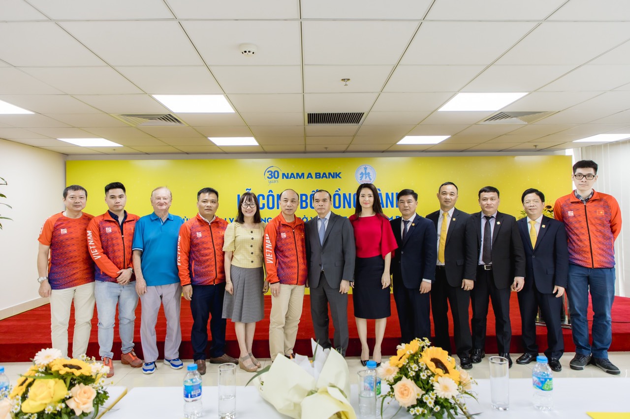 Đại diện Nam A Bank và Liên đoàn Cờ Việt Nam tại sự kiện - Ảnh: Nam A Bank