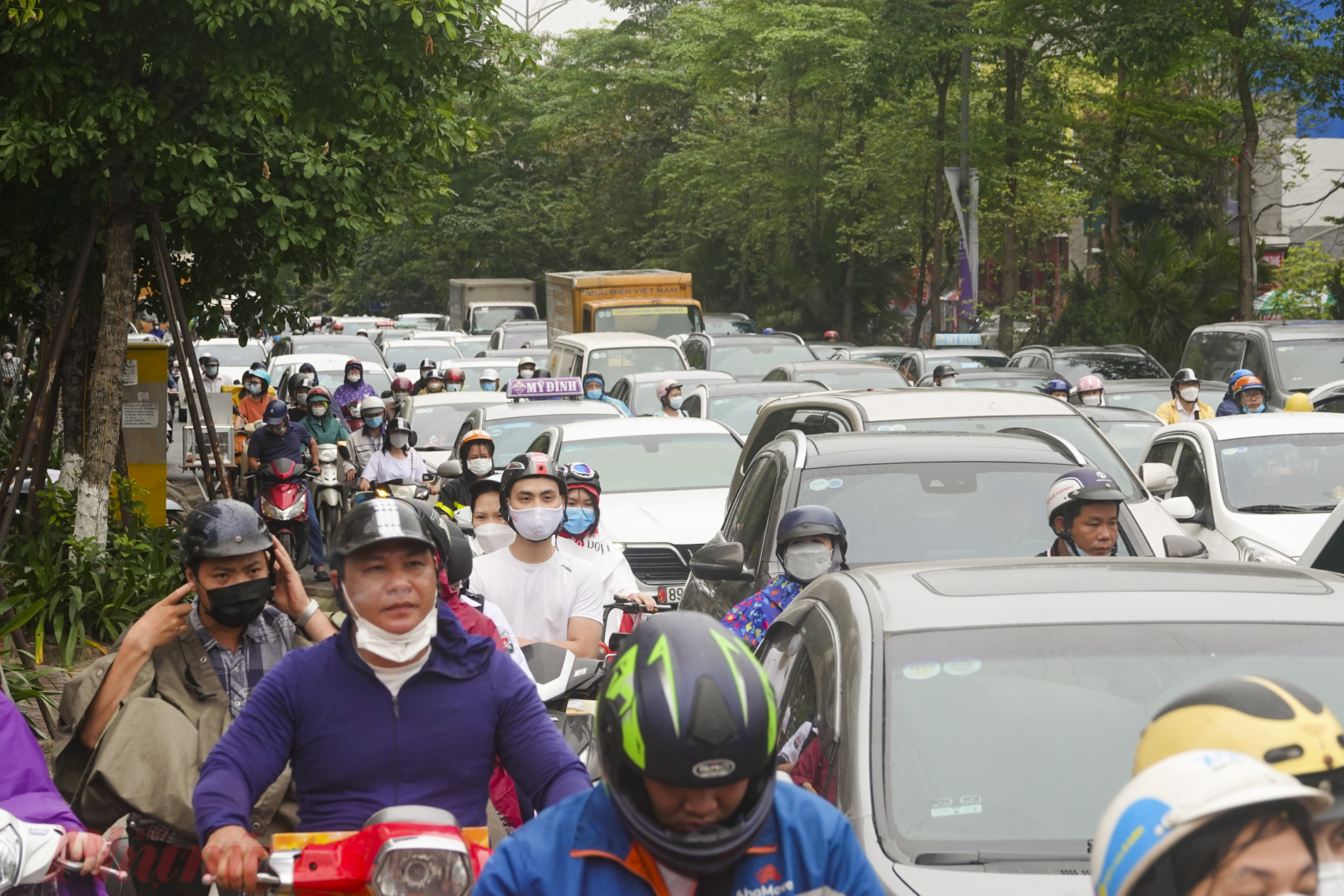 Năm nay, do nghỉ lễ dài ngày (từ 30/4 đến hết 3/5), nên nhiều người tranh thủ về quê hoặc đi du lịch sớm.