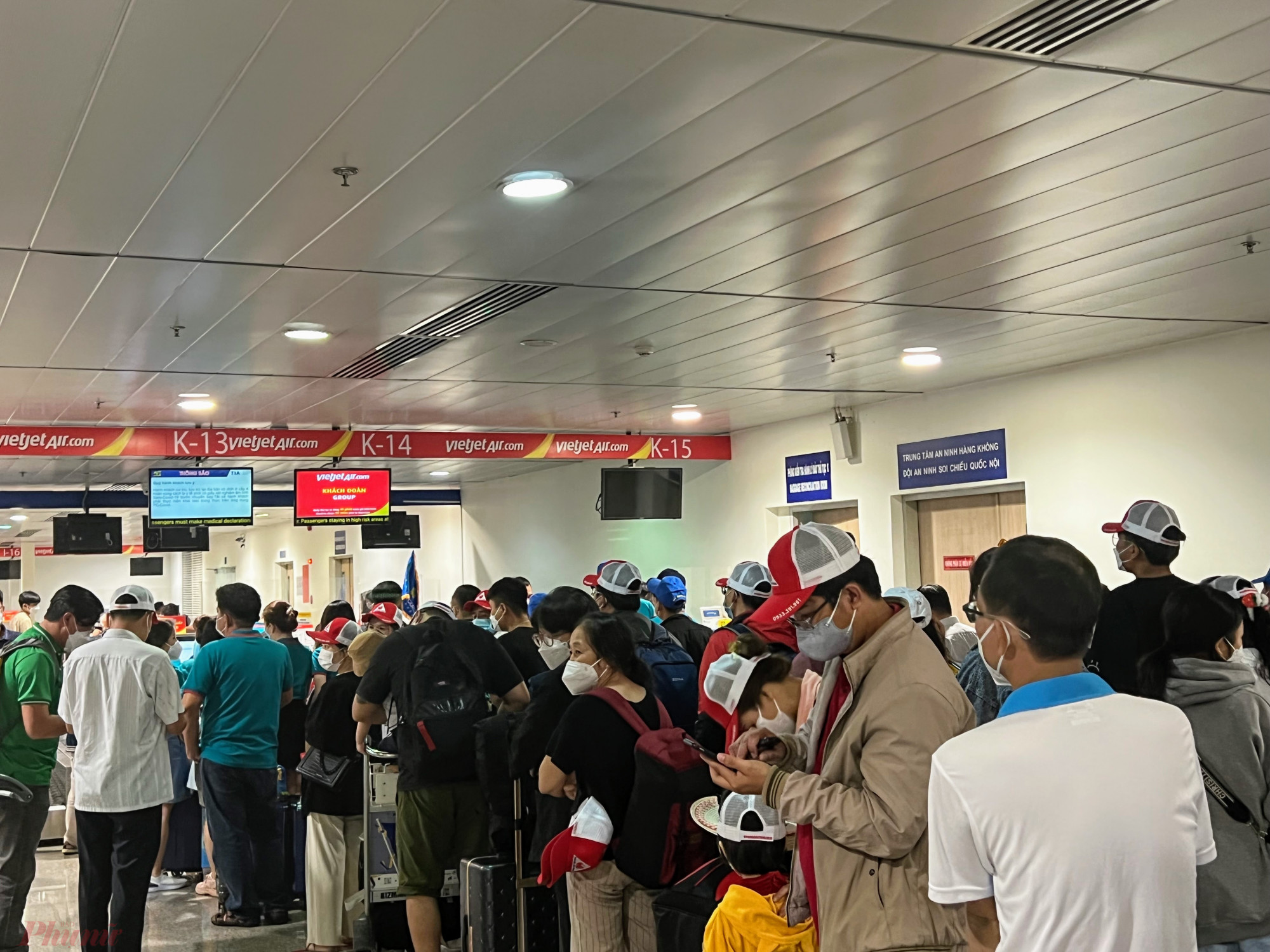 Ra sân bay từ trưa 11h để bay chuyến 14h chiều về miền Trung, anh Nguyễn Minh Đăng 