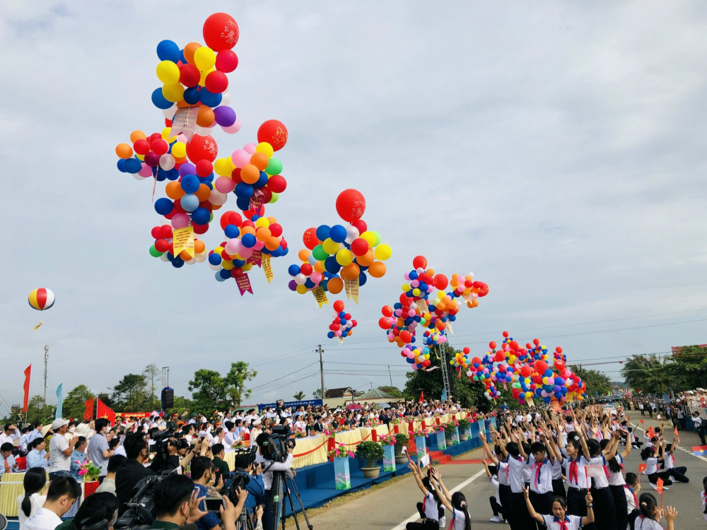 Năm tháng đã qua đi, nhưng những ký ức về những chiến công hào hùng, vẻ vang trên đôi bờ Vĩ tuyến 17 của quân và dân Quảng Trị cùng cả nước, đã khắc ghi vào lịch sử của dân tộc, sẽ còn sống mãi trong mỗi trái tim người dân Việt Nam và tiềm thức nhân loại, mãi mãi là biểu tượng sáng ngời của niềm tin và khát vọng thống nhất non sông