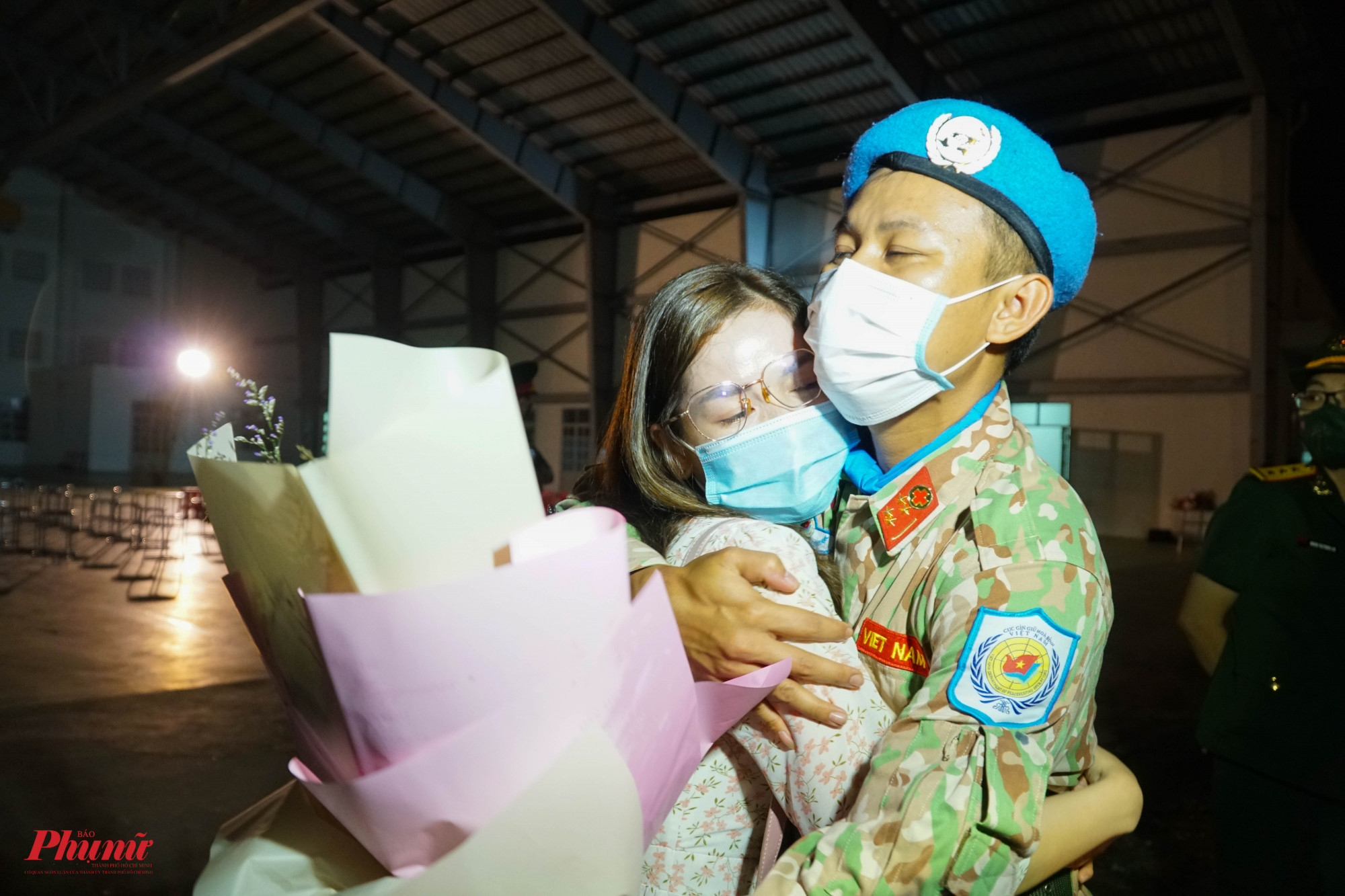 Hai vợ chồng bác sĩ Hoàng Việt Phương hạnh phúc khi gặp lại nhau