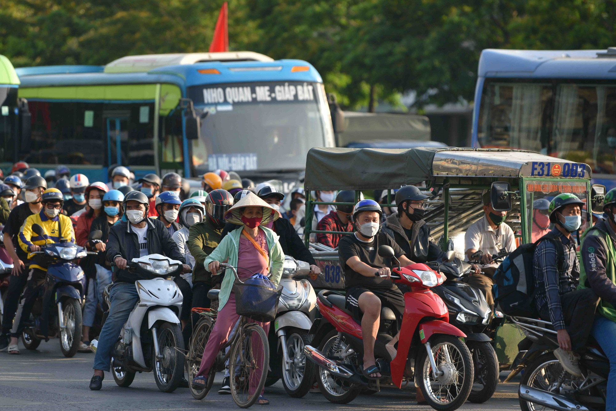 Được biết, trong buổi chiều ngày hôm nay, lượng phương tiện đổ về thành phố đông, nhưng chưa xảy ra hiện tượng ùn tắc.