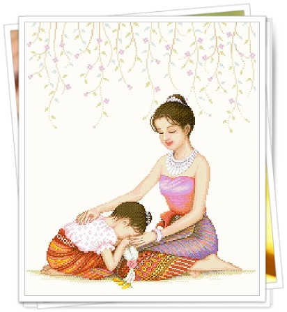 Trẻ em Thái Lan thường quỳ trước mẹ mình trong Ngày của Mẹ - Ảnh: Cool Mate