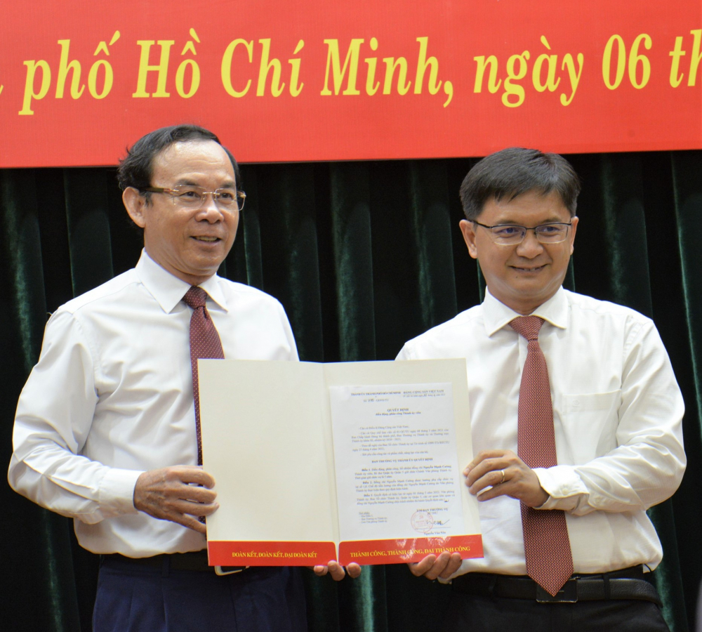 Bí thư Thành ủy TPHCM Nguyễn Văn Nên trao quyết định điều động, 