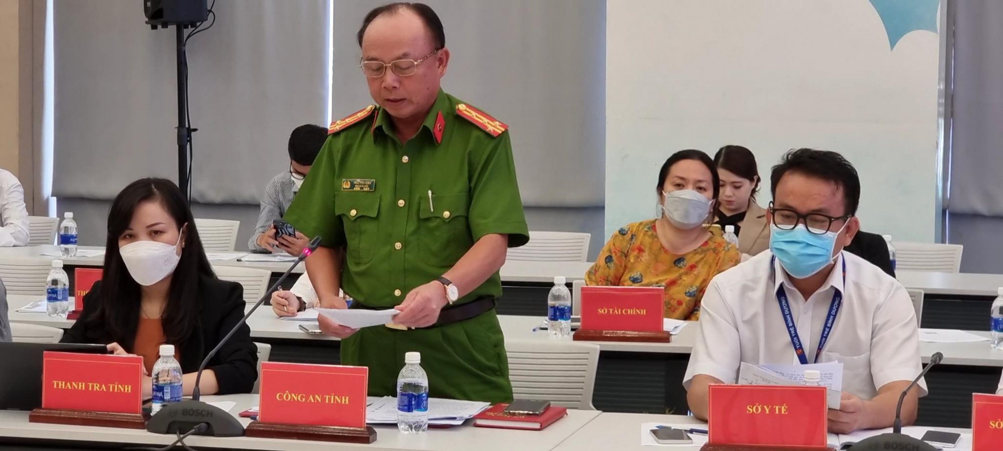 Đại tá Trần Văn Chính thông tin đến các cơ quan báo chí