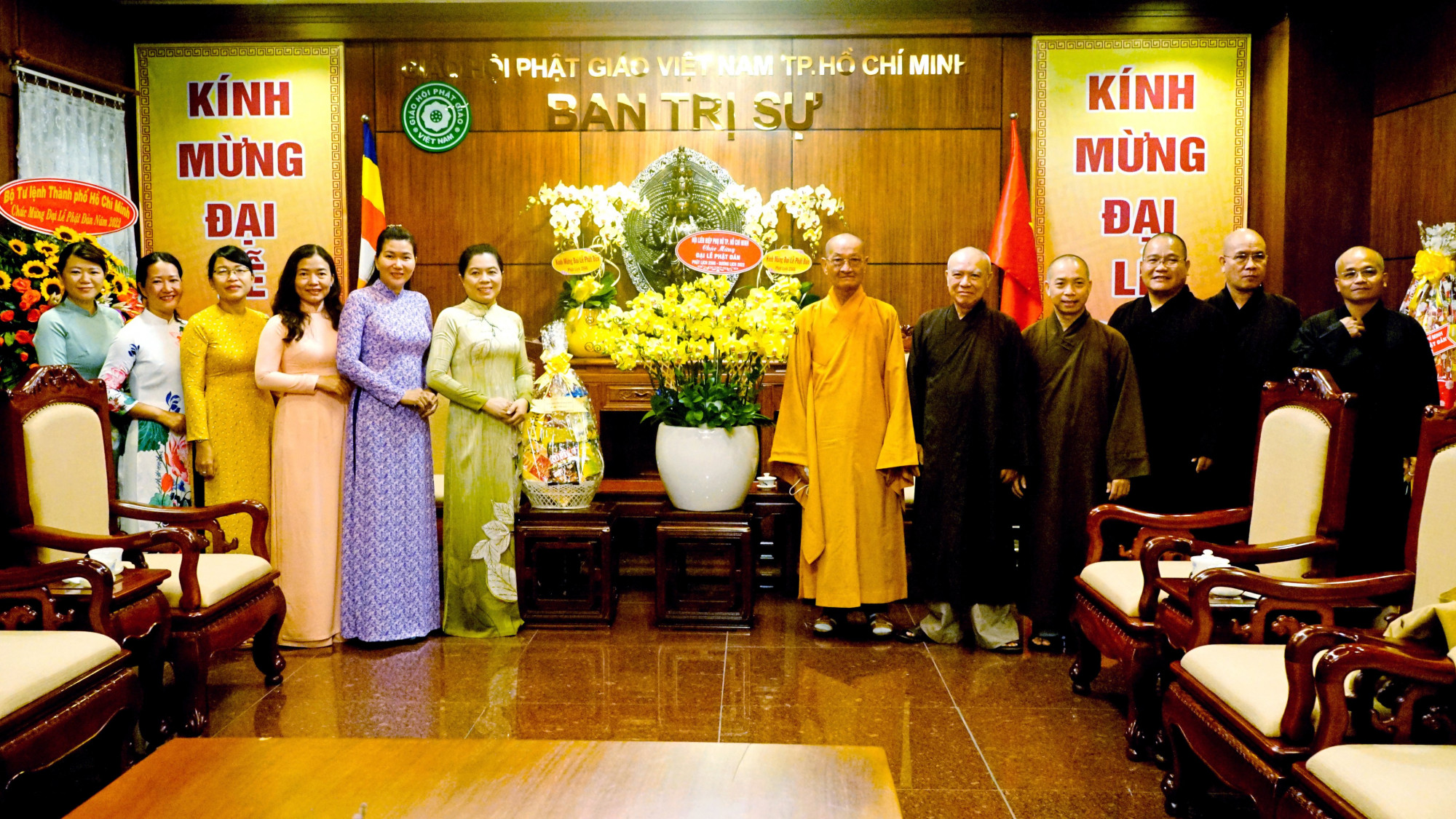 Hội LHPN TPHCM đến thăm Ban Trị sự Giáo hội Phật giáo Việt Nam TPHCM, chùa Việt Nam Quốc Tự.