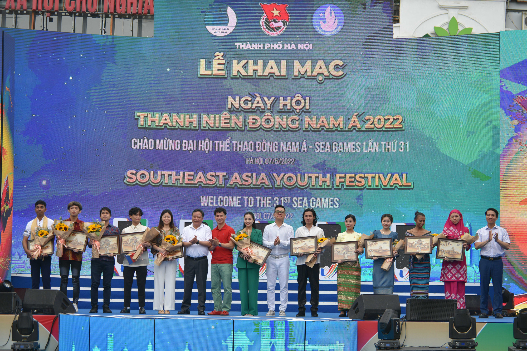 Đại biểu đại diện thanh niên 11 nước Đông Nam Á cùng gần 10.000 đoàn viên thanh niên Thủ đô đã có mặt tại Festival.