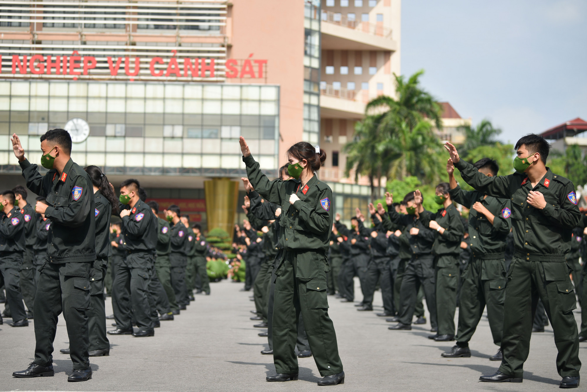 800 học viên đồng diễn võ thuật.