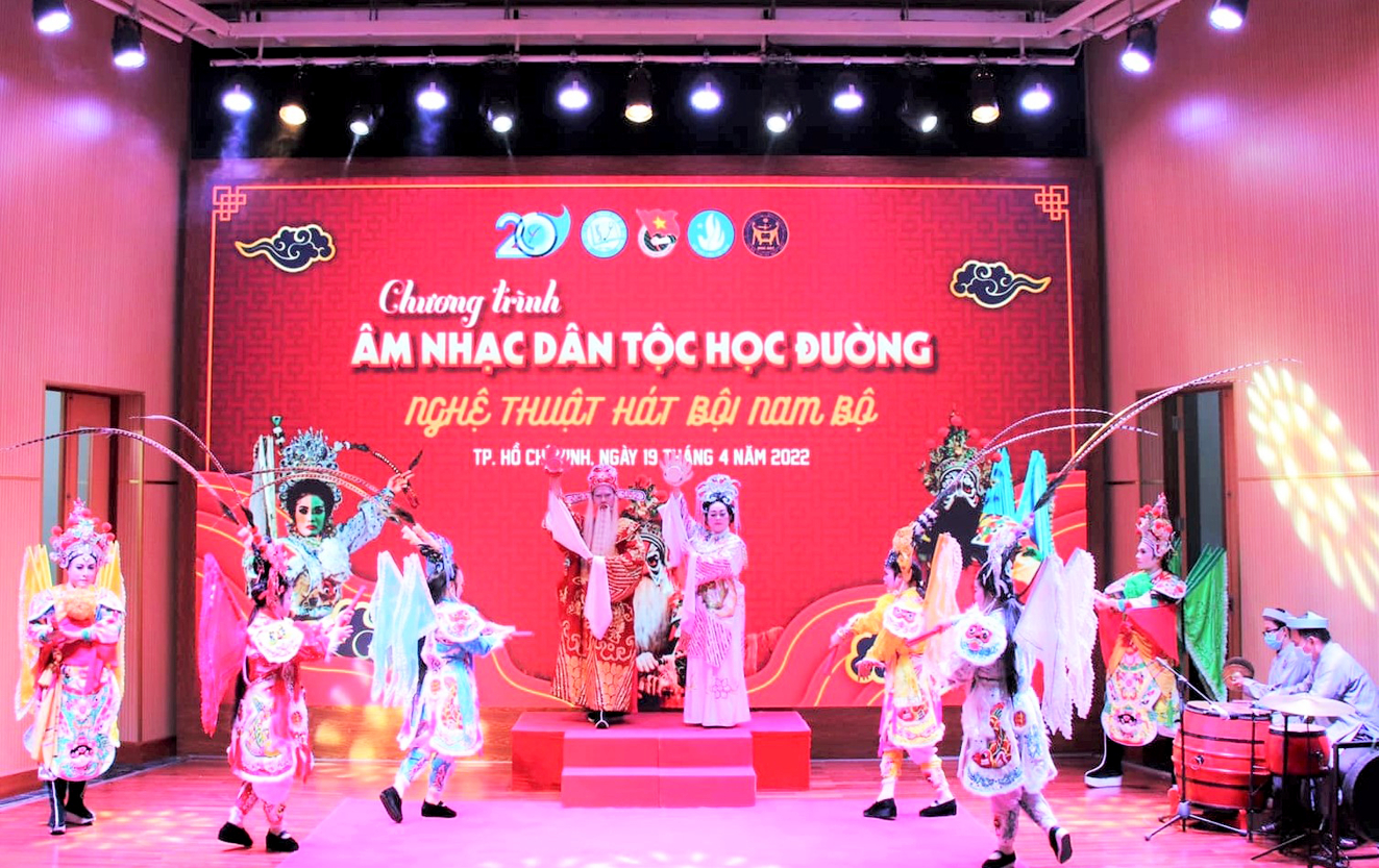 Nhà hát Nghệ thuật Hát bội TP.HCM biểu diễn chương trình sân khấu học đường tại Đại học Y Dược TP.HCM
