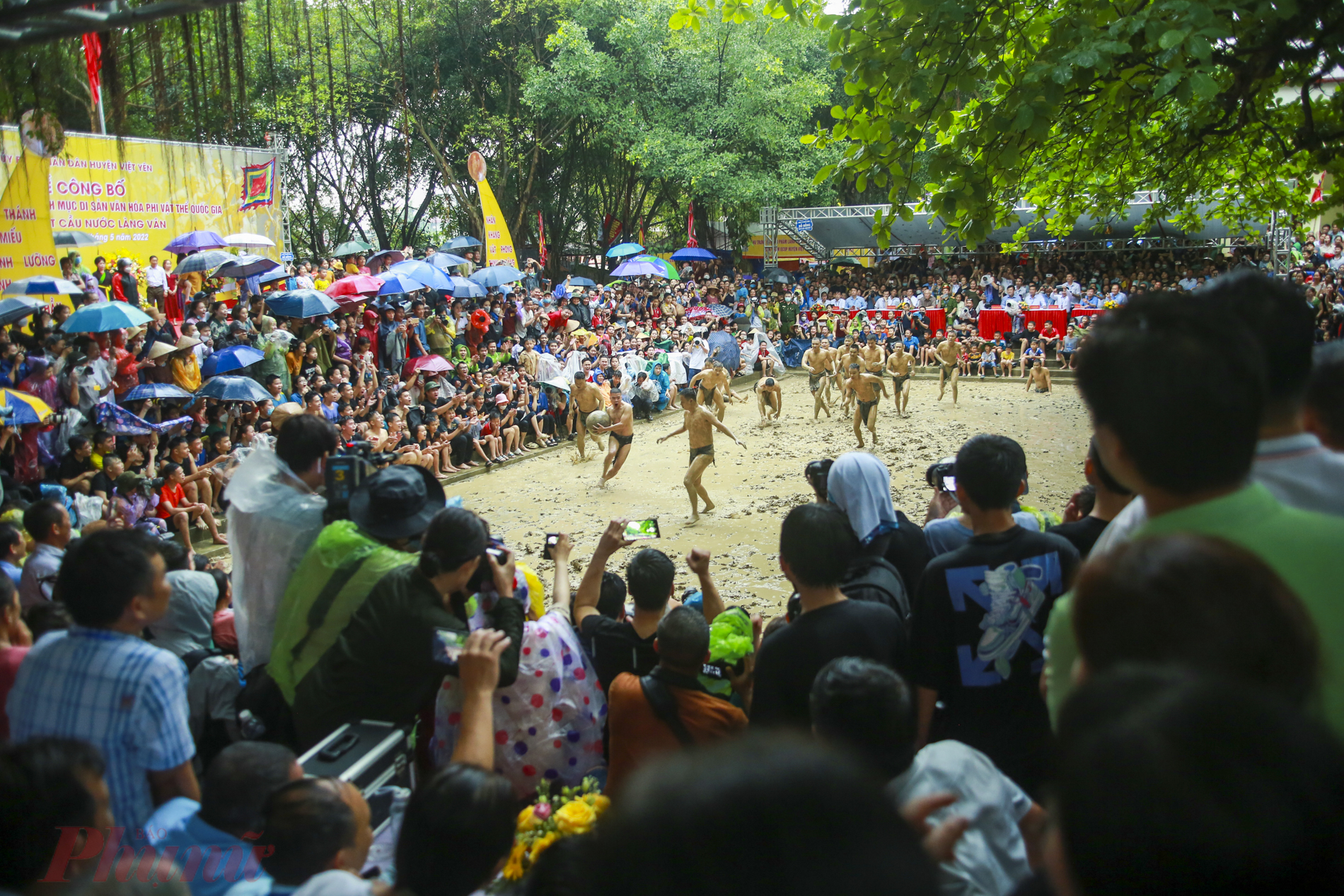 Năm nay, lễ hội vật cầu nước làng Vân được tổ chức trong 3 ngày 12-14/4 âm lịch (tức ngày 12-14/5 dương lịch). Đây là lễ hội độc nhất vô nhị ở Việt Nam, 4 năm mới tổ chức một lần.