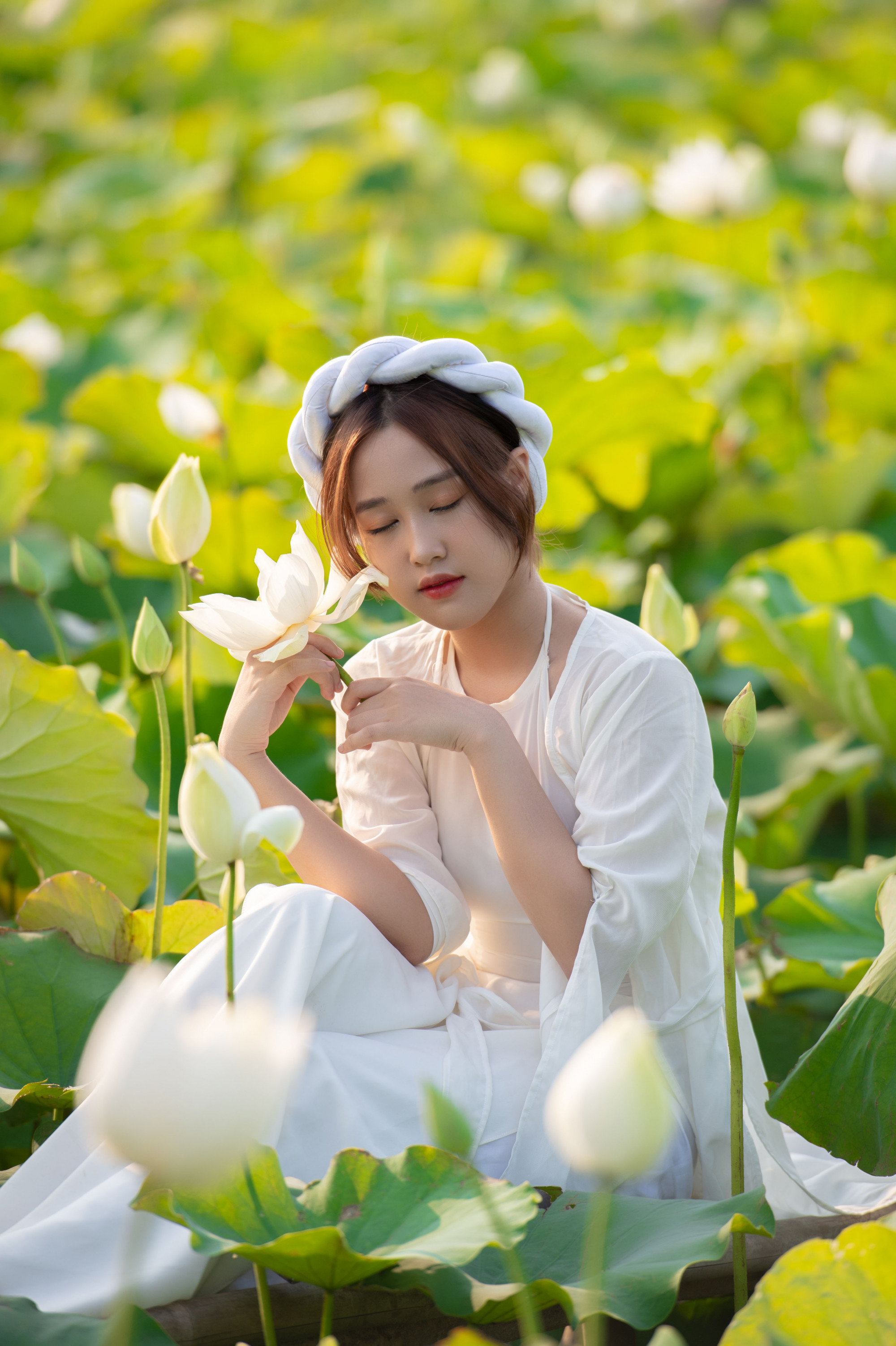 Đầm sen trắng nơi đây mang sự khác biệt so với các đầm sen khác ở Hà Nội.