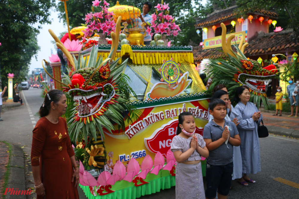 Sau một thời gian dài bị gián đoạn, vào năm Đại lễ Vesak Liên Hiệp Quốc lần đầu tiên tổ chức tại nước ta vào năm 2008, Phật giáo Huế phục hồi nghi lễ đặc thù này và duy trì cho đến ngày nay