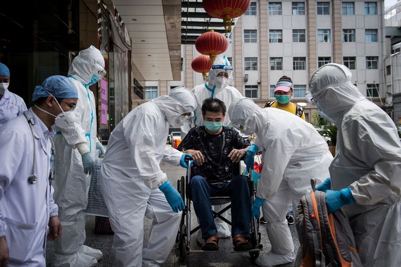 Bệnh nhân cuối cùng hồi phục sau Covid-19 tại bệnh viện phổi Vũ Hán, vào ngày 17 tháng 6 năm 2020. Nguồn: AFP / Getty Images