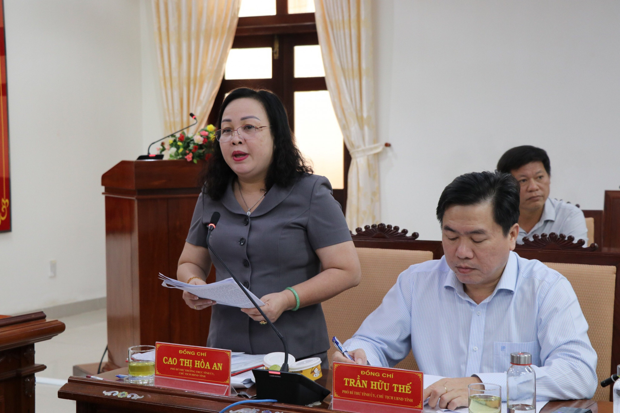 Phó Bí thư Thường trực Tỉnh ủy Phú Yên Cao Thị Hòa An phát biểu tại buổi làm việc.  Quang cảnh buổi làm việc. 