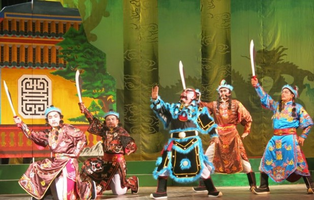 Vở Hồn thiêng sông núi của Nhà hát Nghệ thuật truyền thống cung đình Huế 
