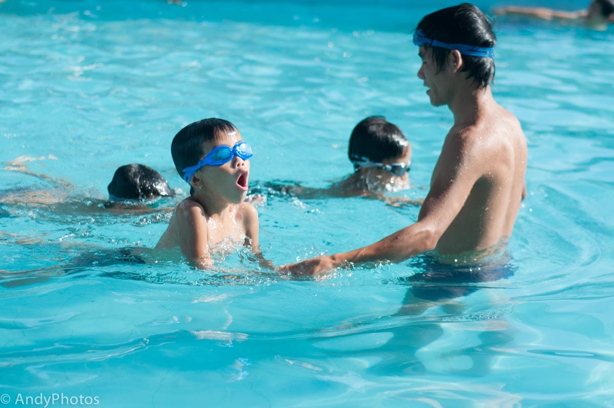 Nên quy định trẻ chưa biết bơi là chưa hoàn thành bậc tiểu học ...