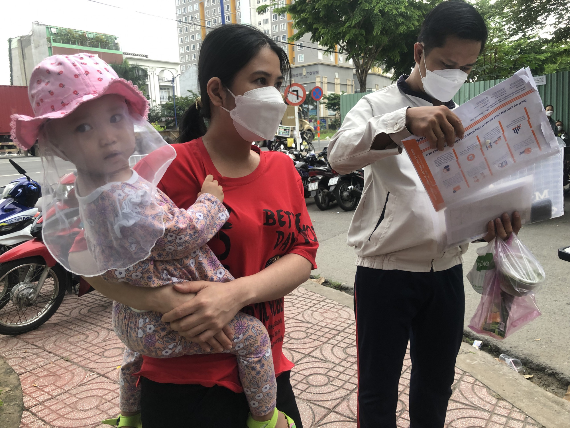 Người lao động mất gì khi rút bảo hiểm xã hội 1 lần? Vì nhiều lý do, nhiều người quyết định rút BHXH một lần dù biết sẽ có nhiều thiệt thòi