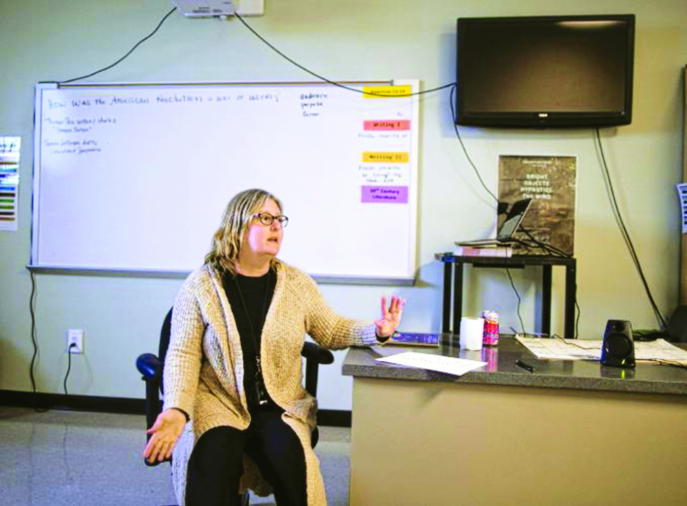 Cô Kimberly Piper đang dạy tại nhà tù nữ New Hampshire ở Concord - Ảnh: Concord Monitor CONCORD MONITOR