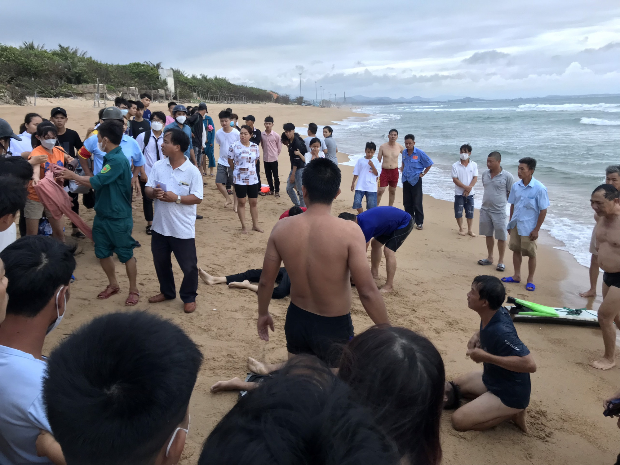 3 nam thiếu niên bị đuối nước khi tắm biển tại bãi tắm Trần Phú, Phường 7 