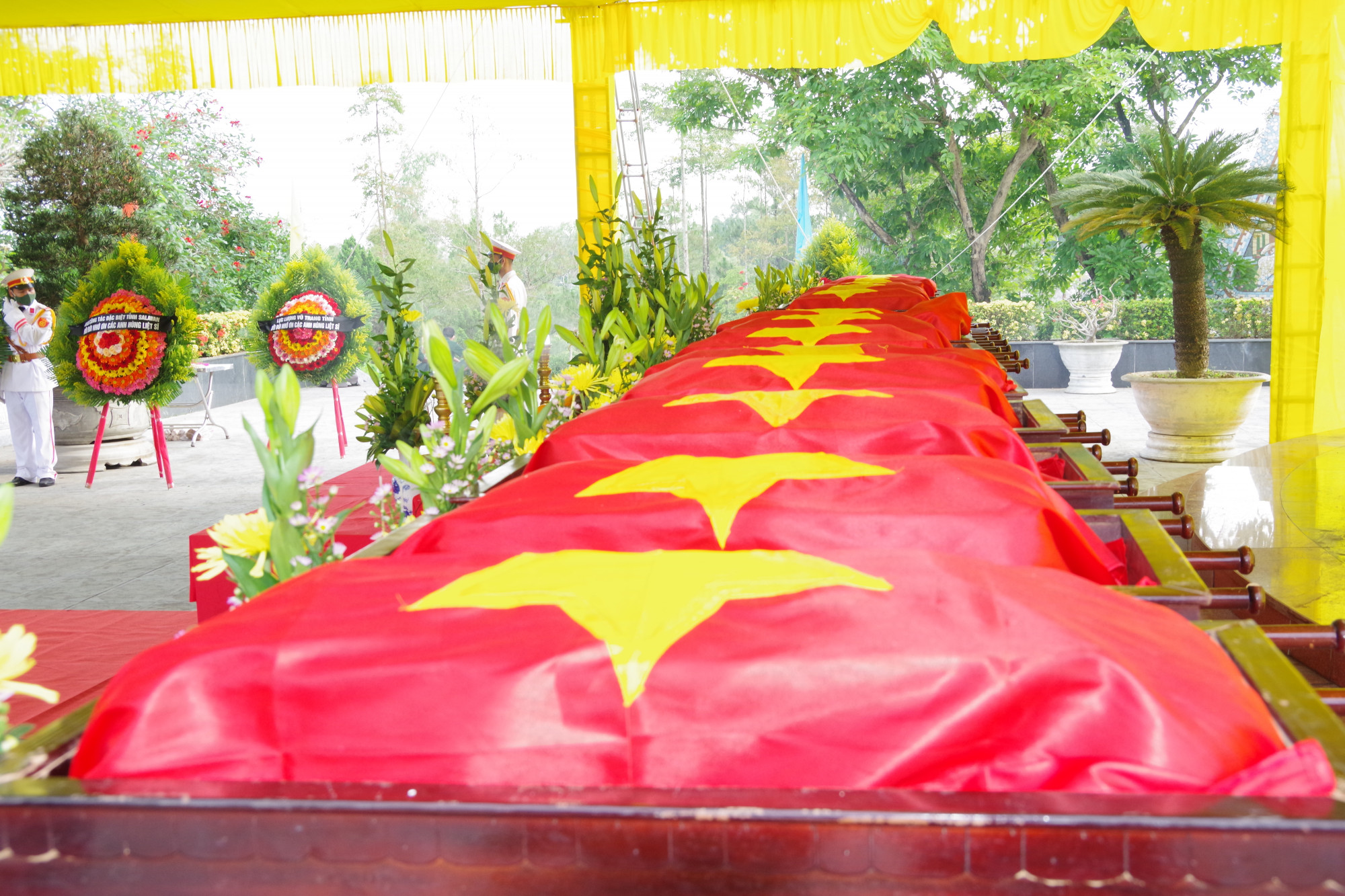 16 liệt sĩ hy sinh từ chiến trường Lào nay đã được về nơi yên nghỉ cuối cùng tại Nghĩa trang liệt sĩ TP Huế 