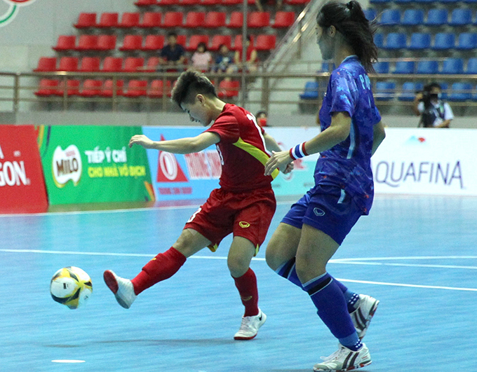  futsal nữ Việt Nam đã không thể gây bất ngờ trước nữ Thái Lan - Ảnh: Sơn Đông