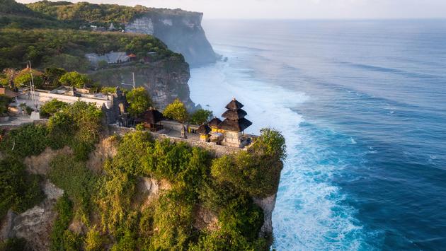 Đền Uluwatu ở Bali, Indonesia - Ảnh: R.M. Nunes/iStock/Getty Images Plus