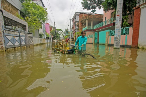 Bangladesh ngập nặng sau trận lũ lụt tồi tệ.