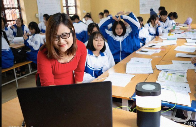 Cô giáo Hà Ánh Phượng - giáo viên trường THPT Hương Cần (Phú Thọ) ứng dụng công nghệ trong dạy học tạo sự thích thú cho học sinh