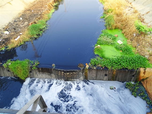 Nước kênh Ba Bò ô nhiễm trở lại do nước thải chưa được xử lý