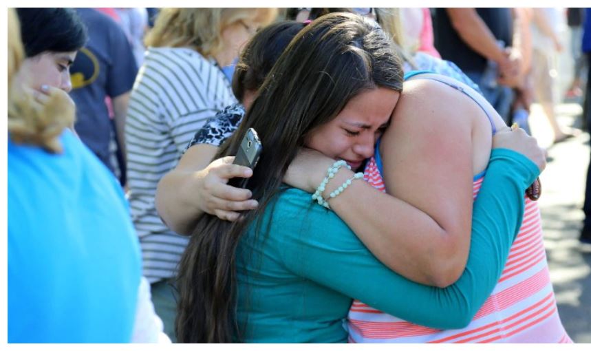 Tiếp nối danh sách vụ xả súng trường học đẫm máu nhất ở Mỹ không thể không nhắc đến vụ tấn công khiến 10 người thiệt mạng tại trường Cao đẳng Cộng đồng Umpqua, bang Oregon, vào tháng 10/2015. Giới chức trách Mỹ gọi đây là một vụ thảm sát. Theo thống đốc bang Oregon Kate Brown, thủ phạm là một thanh niên 20 tuổi, đã tự sát sau vụ việc.