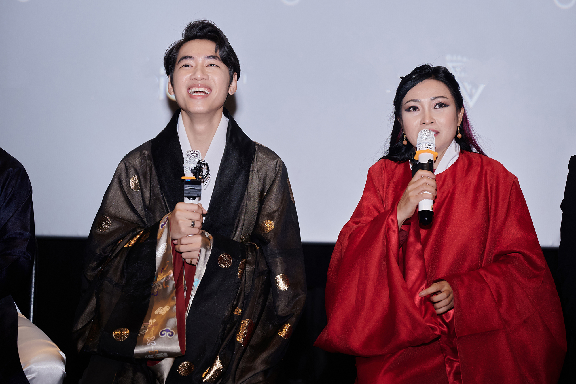 K-ICM xuất hiện cùng ca sĩ Phương Thanh trong họp báo ra mắt MV Chân mây hồi cuối tháng 3/2022.