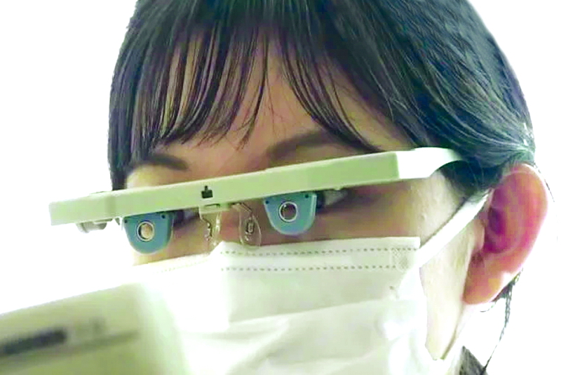 Công ty kính mắt thông minh Nhật Bản Vixion đã nghiên cứu ra cặp kính có thể giúp khắc phục được cả tật cận thị và viễn thị - Ảnh: ODD