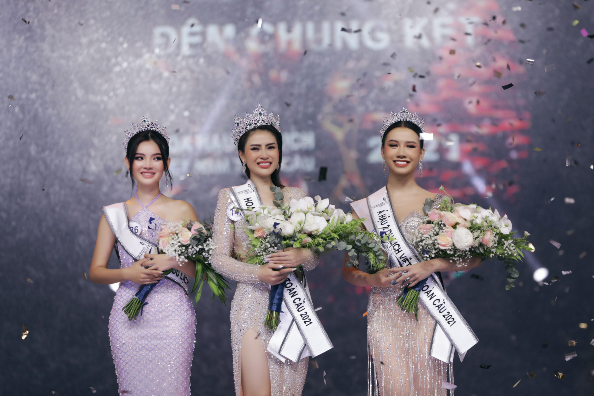 Từ trái qua: Á hậu 1 Trần Tuyết Mai, hoa hậu Lý Kim Thảo và á hậu 2 Trần Thu Hà