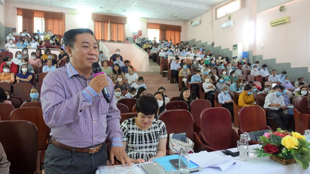Ông Trịnh Ngọc Hiệp - Giám đốc Trung tâm Chăm sóc sức khỏe sinh sản Khánh Hòa đánh giá cao lợi ích mà phần mềm mang lại - Ảnh: Ajinomoto