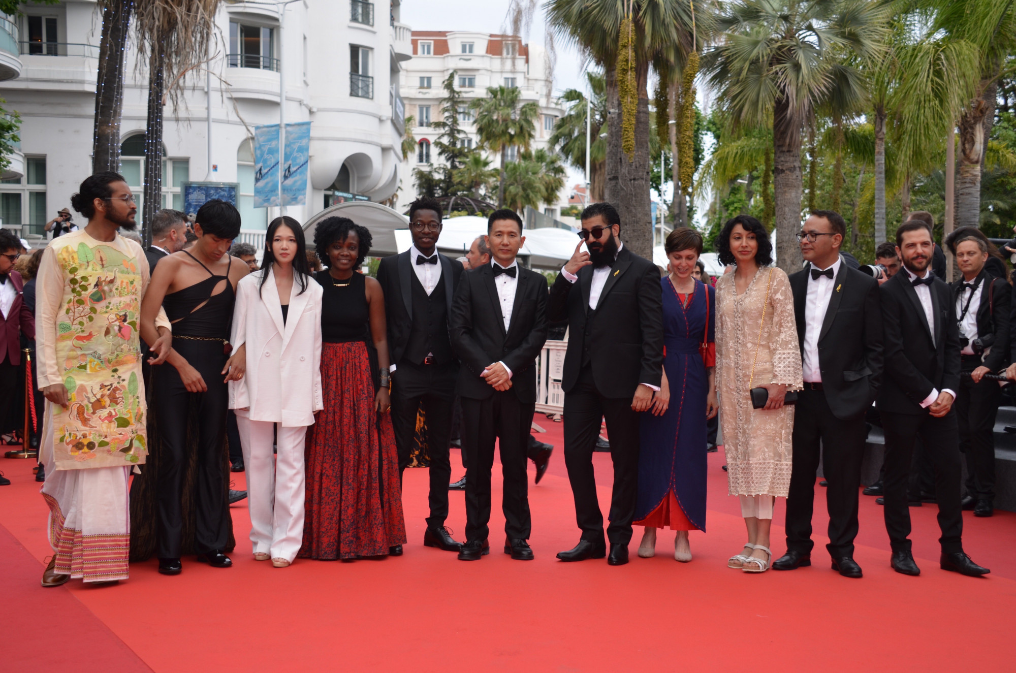 Linh Đan cùng một số nhà làm phim trẻ đang có một số hoạt động tại Cannes.