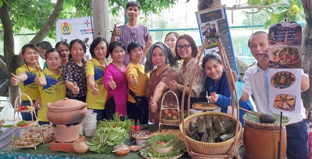 Công ty Điện lực Hóc Môn giành giải Nhất “Ngày hội ẩm thực cảm ơn An toàn vệ sinh viên”- Ảnh: EVNHCMC