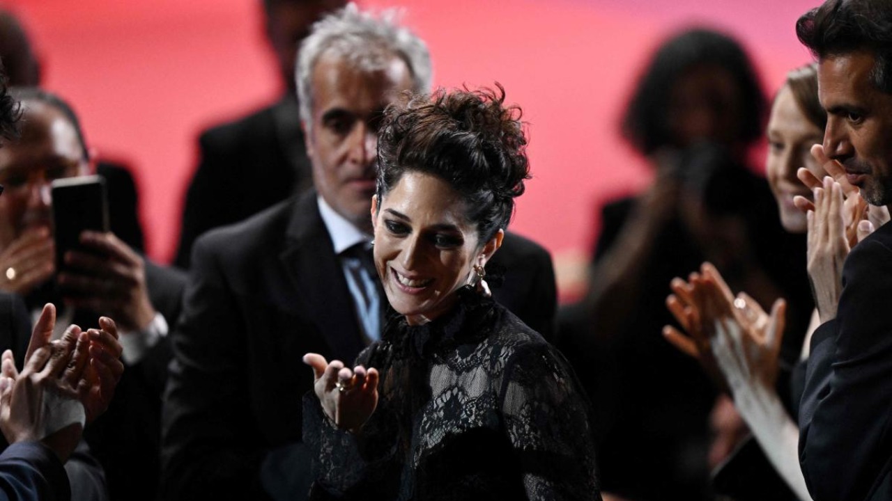 Zar Amir Ebrahimi nhận được tràng pháo tay khi tên cô cùng phim Holy Spider 