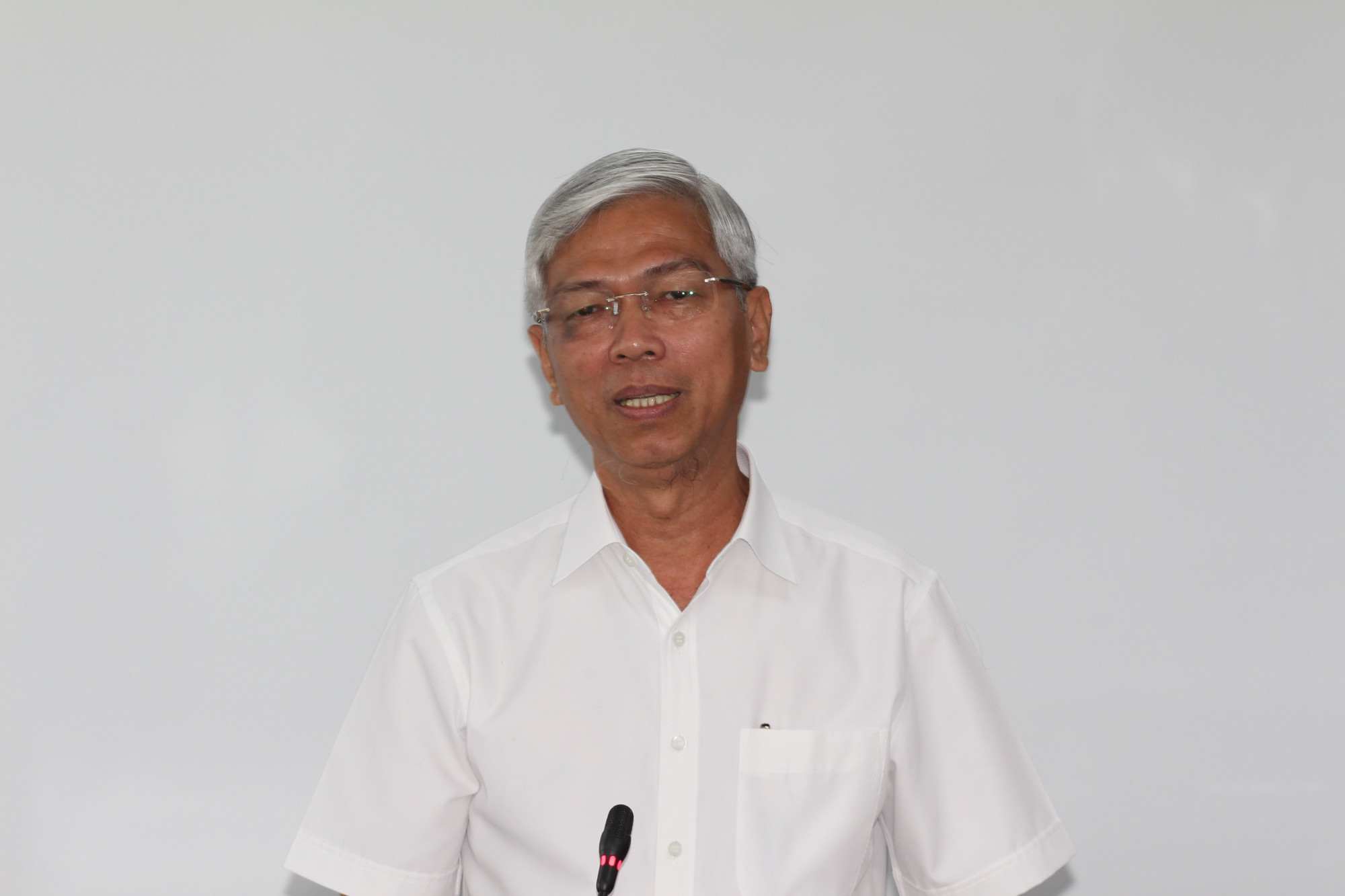 Phó chủ tịch UBND TPHCM Võ Văn Hoan chủ trì họp báo tại đầu cầu TPHCM sáng 31/5