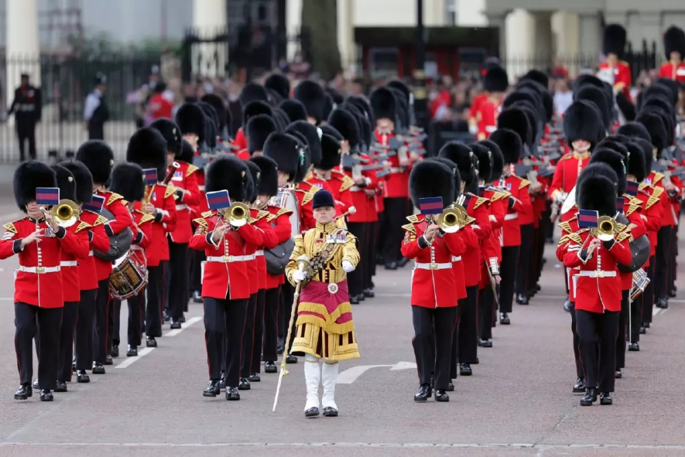 Còn được gọi là Lễ diễu hành sinh nhật của Nữ hoàng, Trooping the Colour năm nay có hơn 1.200 binh sĩ tham gia cùng với các ban nhạc quân đội