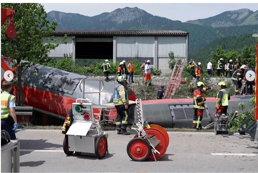 Hiện trường vụ tai nạn tàu hỏa khiến 34 người thương vong tại Đức.