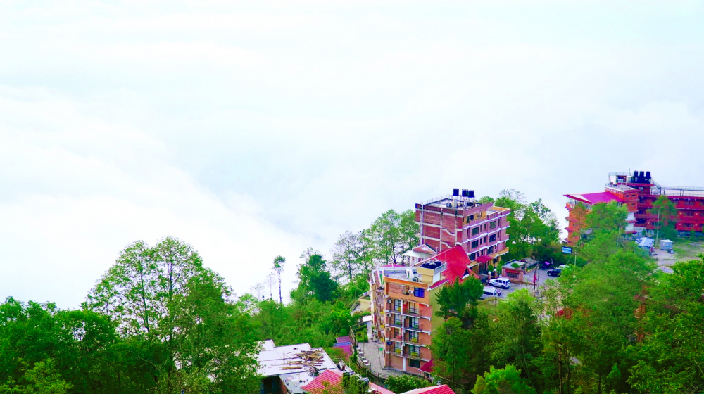 Mây ôm lấy những ngôi nhà ở Sarangkot