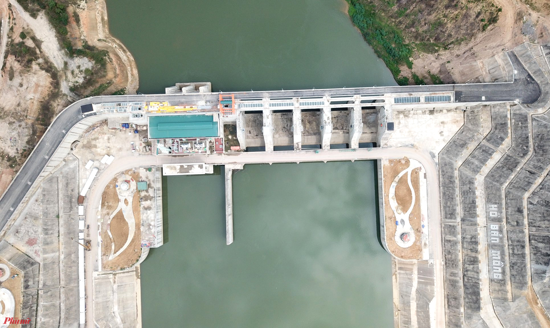 Dự án hồ thủy lợi Bản Mồng là công trình thủy nông lớn nhất Nghệ An. Công trình này được xây dựng trên thượng nguồn sông Hiếu, thuộc địa phận xã Yên Hợp (huyện Quỳ Hợp, Nghệ An) từ năm 2019.