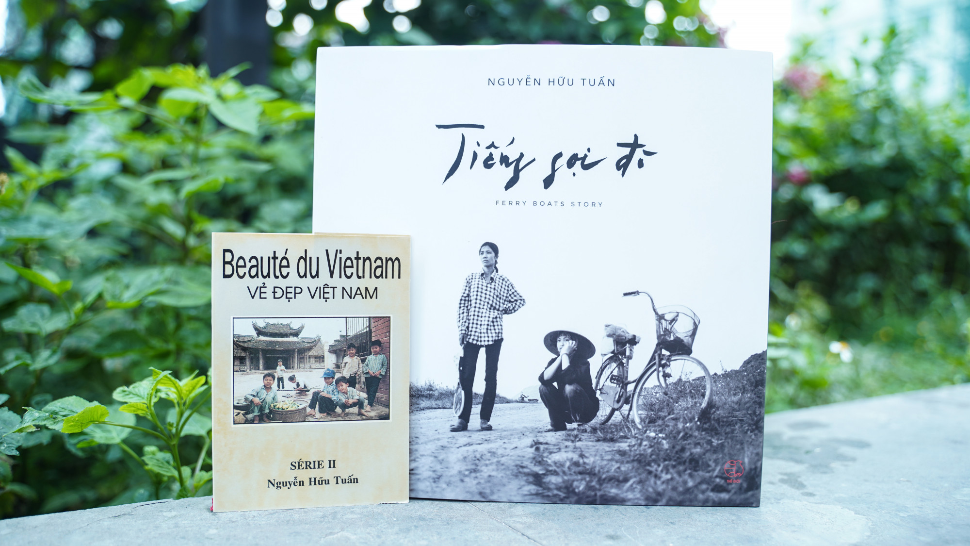 “Tiếng gọi đò” là cuốn sách đầu tiên của NSND Nguyễn Hữu Tuấn về chủ đề Nhiếp ảnh. Trước đó, ông từng ra mắt cuốn truyện ký Những thước phim trong suốt - Ảnh: Omega+