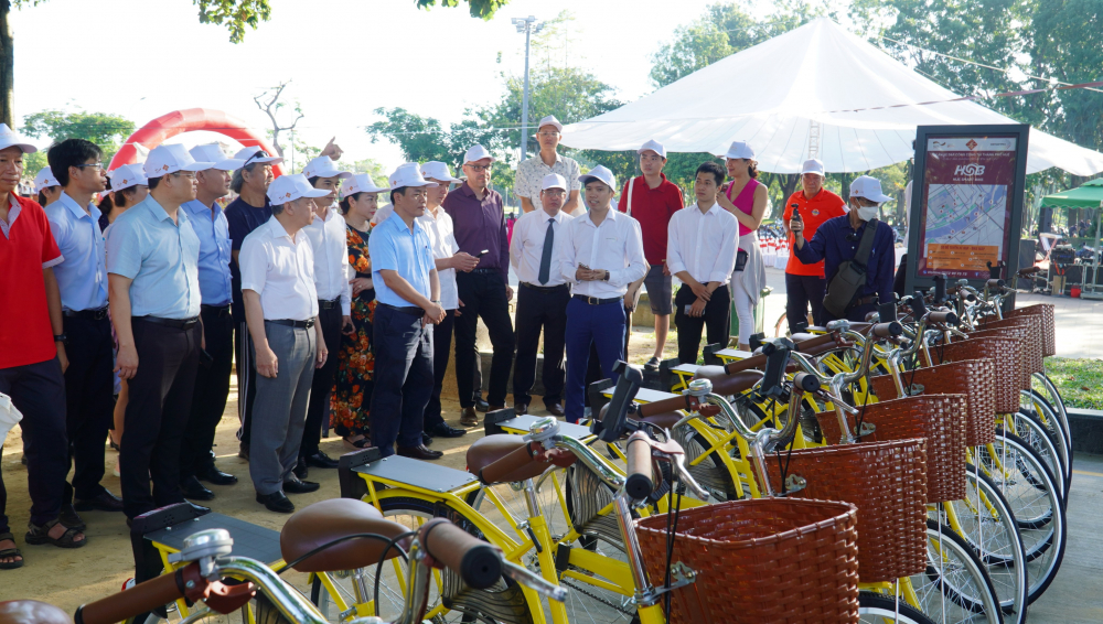 Với tính ưu việt riêng có, Xe đạp công cộng là một lựa chọn hoàn hảo để giải quyết bài toán kết nối những kilomet cuối của hệ thống giao thông công cộng 