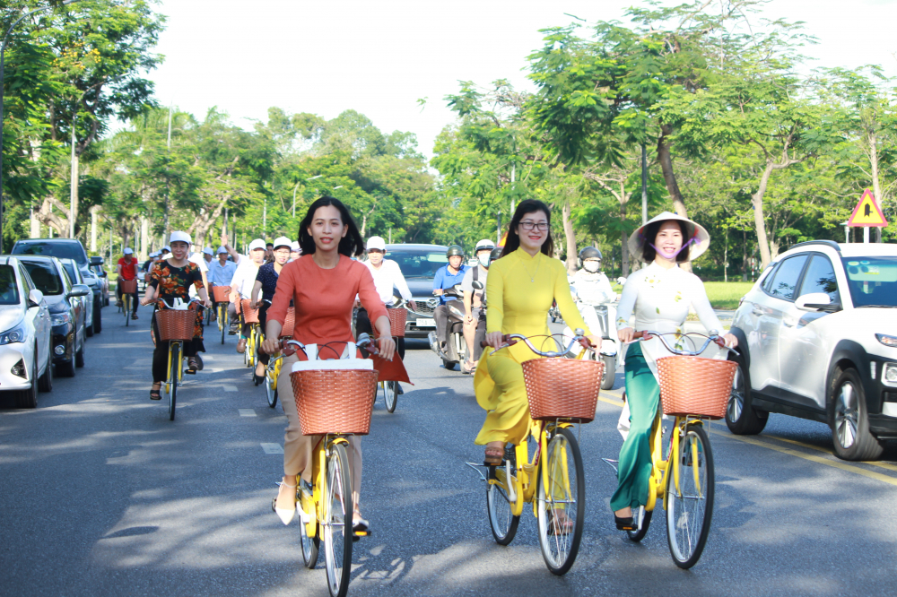 Sáng ngày 5/6, UBND Thành phố Huế phối hợp với Cơ quan Hợp tác Phát triển Đức và Công ty Cổ phần Vietsoftpro đưa vào hoạt động thí điểm mô hình thí điểm hệ thống xe đạp chia sẽ công cộng tại thành phố Huế