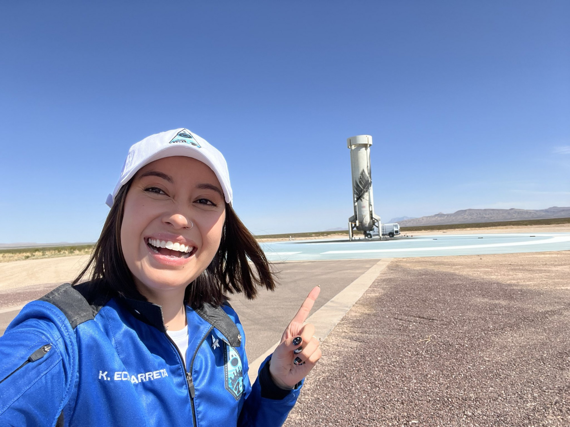 Katya Echazarreta trước thời khắc bay lên không gian cùng tàu vũ trụ New Shepard - Ảnh: Katya Echazarreta/Twitter