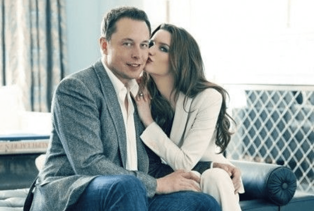 Ca sĩ Grimes hẹn hò cùng tỷ phú Elon Musk vào năm 2018 